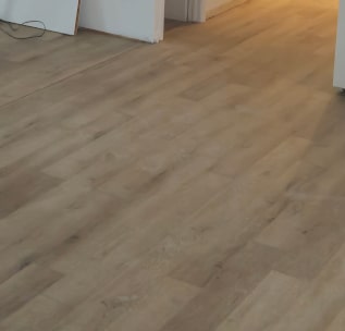 Installation de plancher flottant - Chambre élégante
