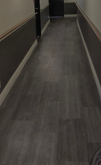 Installation de plancher flottant - Bureau